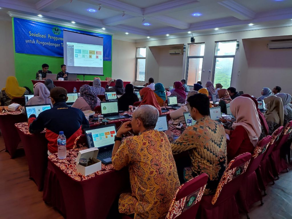 Sosialisasi Pengembangan Aplikasi Kampus bagi Tenaga Kependidikan Tahun 2022