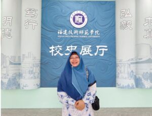 Guru Besar UIN Siber Syekh Nurjati Cirebon Transformasikan Gua Sunyaragi menjadi Kelas Bahasa Indonesia yang Hidup di China