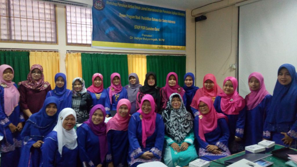 Dr. Indrya Mulyaningsih, M.Pd. Menjadi Narasumber pada Workshop Penulisan Artikel Ilmiah Jurnal Internasional dan Pemakaian Aplikasi Mendeley Dosen Program Studi Pendidikan Bahasa dan Sastra Indonesia STKIP PGRI Sumatera Barat